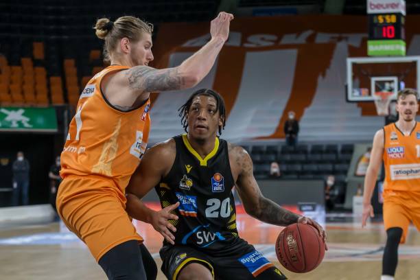 1队曾一度 1队曾一度