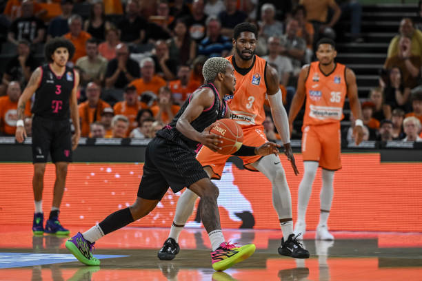 促使我们更 促使我们更